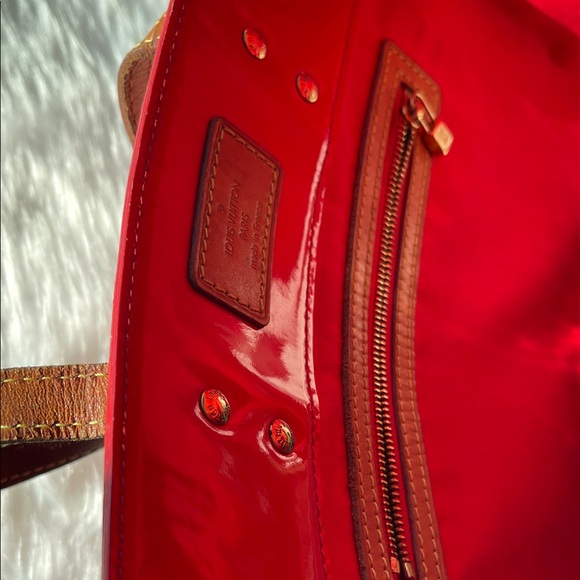 LOUIS VUITTON Monogram Vernis Reade MM Hand Bag Red Rouge - Picture 11 of 17